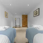 بيت للعطل Swallow Barn