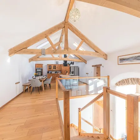 Swallow Barn 別荘 *